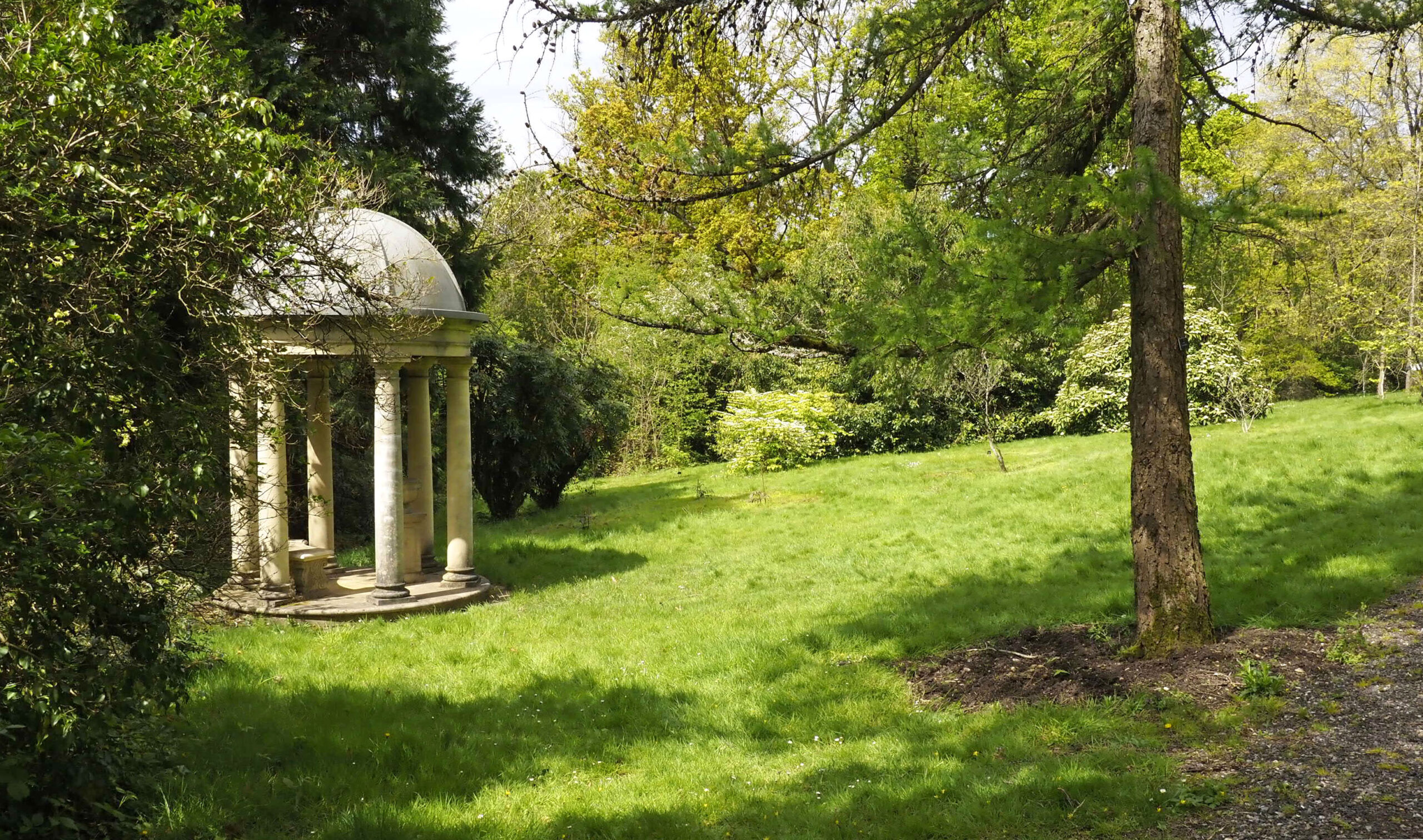 Temple to Edward Beale at the foot of the main ride